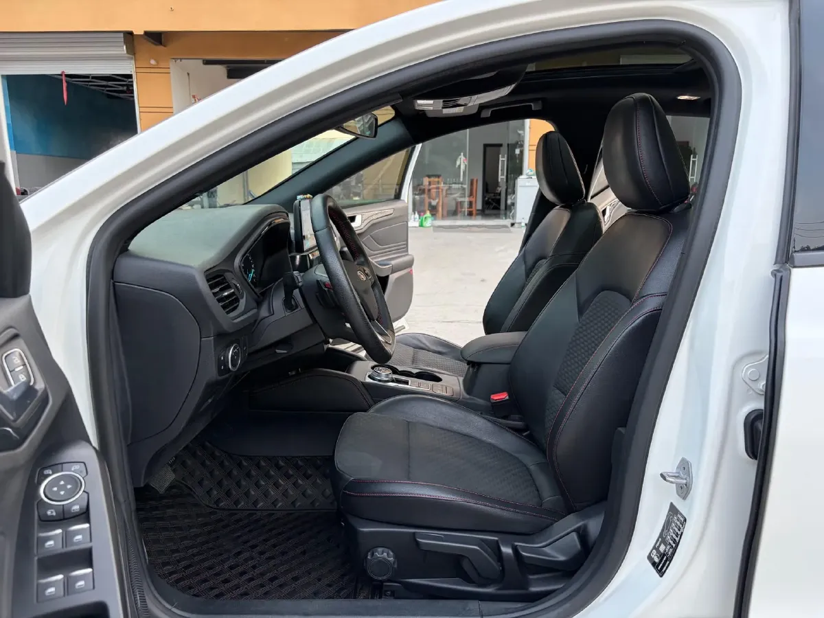 2020 Ford Focus 1.5T 174HP L3 8AT,autocango,china used car exporter,china ev exporter,chinese used car exporter,chinese used ev exporter