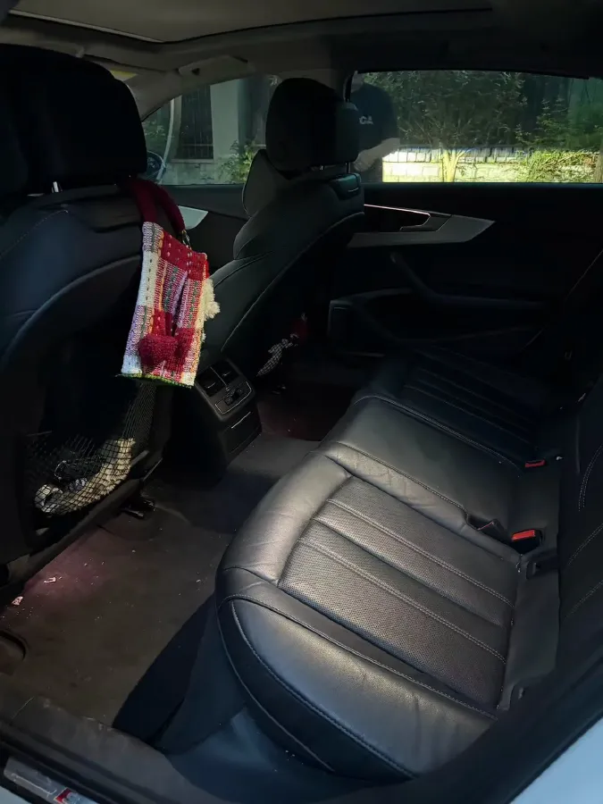 2020 Audi A4L 2.0T 190HP L4 7DCT,autocango,china used car exporter,china ev exporter,chinese used car exporter,chinese used ev exporter