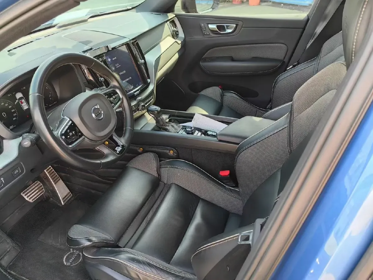 2020 Volvo XC60 2.0T 254HP L4 8AT,autocango,china used car exporter,china ev exporter,chinese used car exporter,chinese used ev exporter