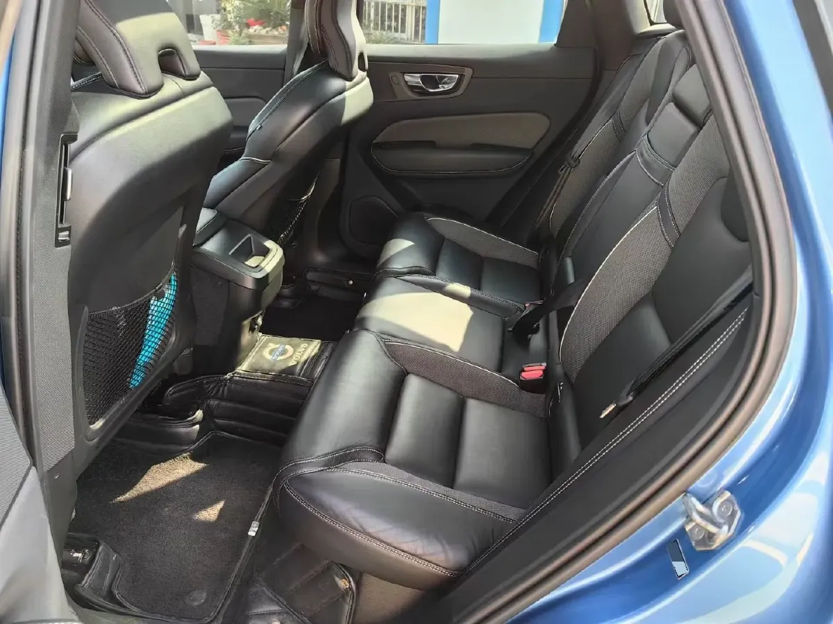 2020 Volvo XC60 2.0T 254HP L4 8AT,autocango,china used car exporter,china ev exporter,chinese used car exporter,chinese used ev exporter