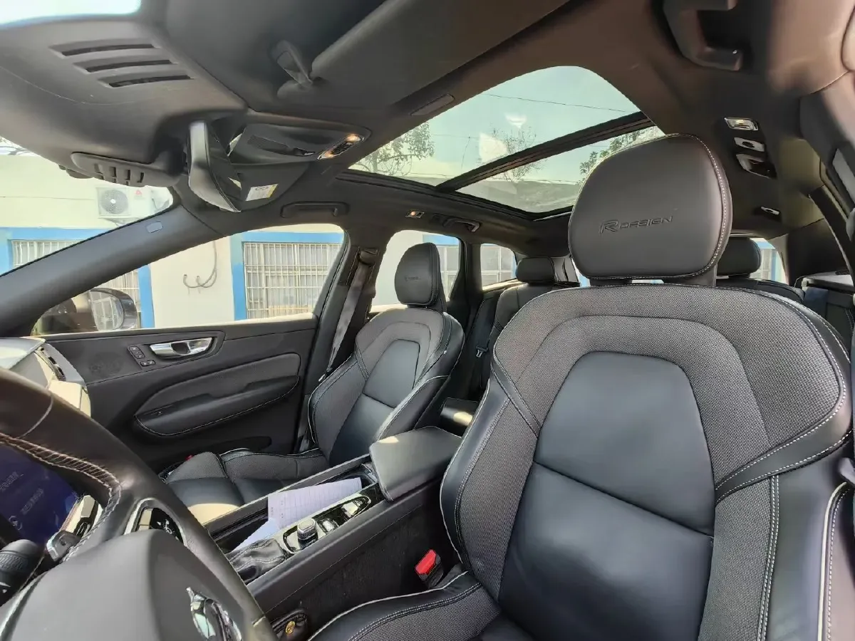 2020 Volvo XC60 2.0T 254HP L4 8AT,autocango,china used car exporter,china ev exporter,chinese used car exporter,chinese used ev exporter