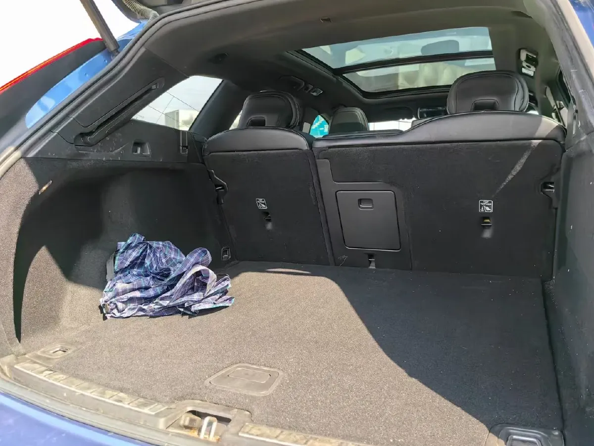 2020 Volvo XC60 2.0T 254HP L4 8AT,autocango,china used car exporter,china ev exporter,chinese used car exporter,chinese used ev exporter