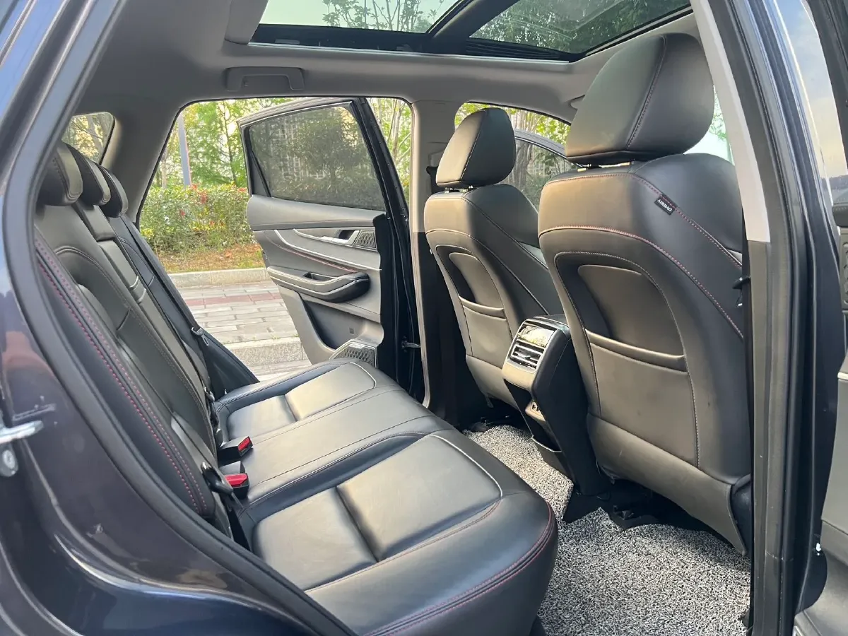 2022 ChangAn CS75 Plus 1.5T 188HP L4 8AT,autocango,china used car exporter,china ev exporter,chinese used car exporter,chinese used ev exporter