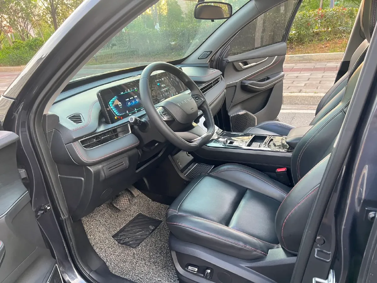 2022 ChangAn CS75 Plus 1.5T 188HP L4 8AT,autocango,china used car exporter,china ev exporter,chinese used car exporter,chinese used ev exporter