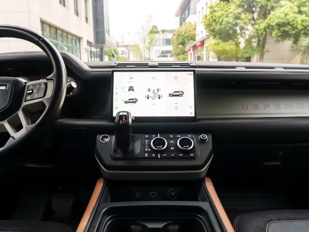 2023 Land Rover Defender 3.0T 400HP L6 8AT,autocango,china used car exporter,china ev exporter,chinese used car exporter,chinese used ev exporter