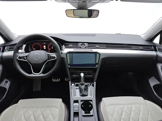 2023 Volkswagen Magotan 2.0T 186HP L4 7DCT,autocango,china used car exporter,china ev exporter,chinese used car exporter,chinese used ev exporter