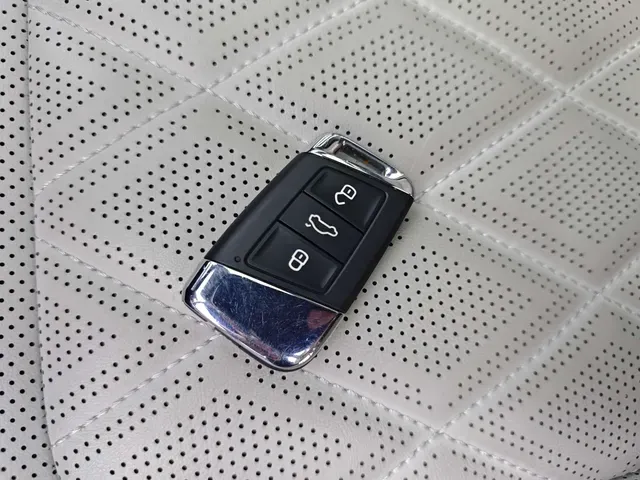 2023 Volkswagen Magotan 2.0T 186HP L4 7DCT,autocango,china used car exporter,china ev exporter,chinese used car exporter,chinese used ev exporter