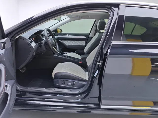 2023 Volkswagen Magotan 2.0T 186HP L4 7DCT,autocango,china used car exporter,china ev exporter,chinese used car exporter,chinese used ev exporter