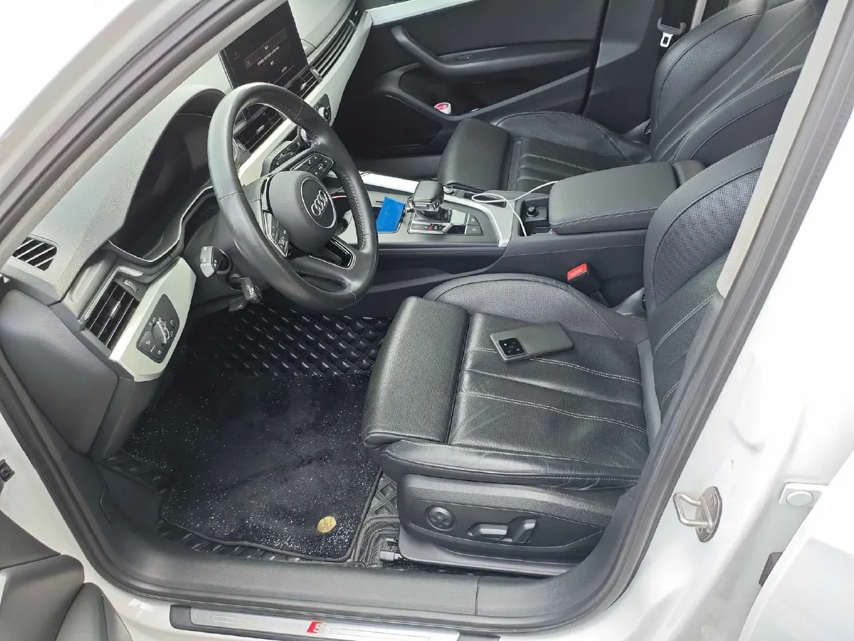 2020 Audi A4L 2.0T 190HP L4 7DCT,autocango,china used car exporter,china ev exporter,chinese used car exporter,chinese used ev exporter