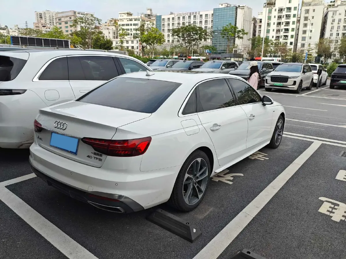 2020 Audi A4L 2.0T 190HP L4 7DCT,autocango,china used car exporter,china ev exporter,chinese used car exporter,chinese used ev exporter