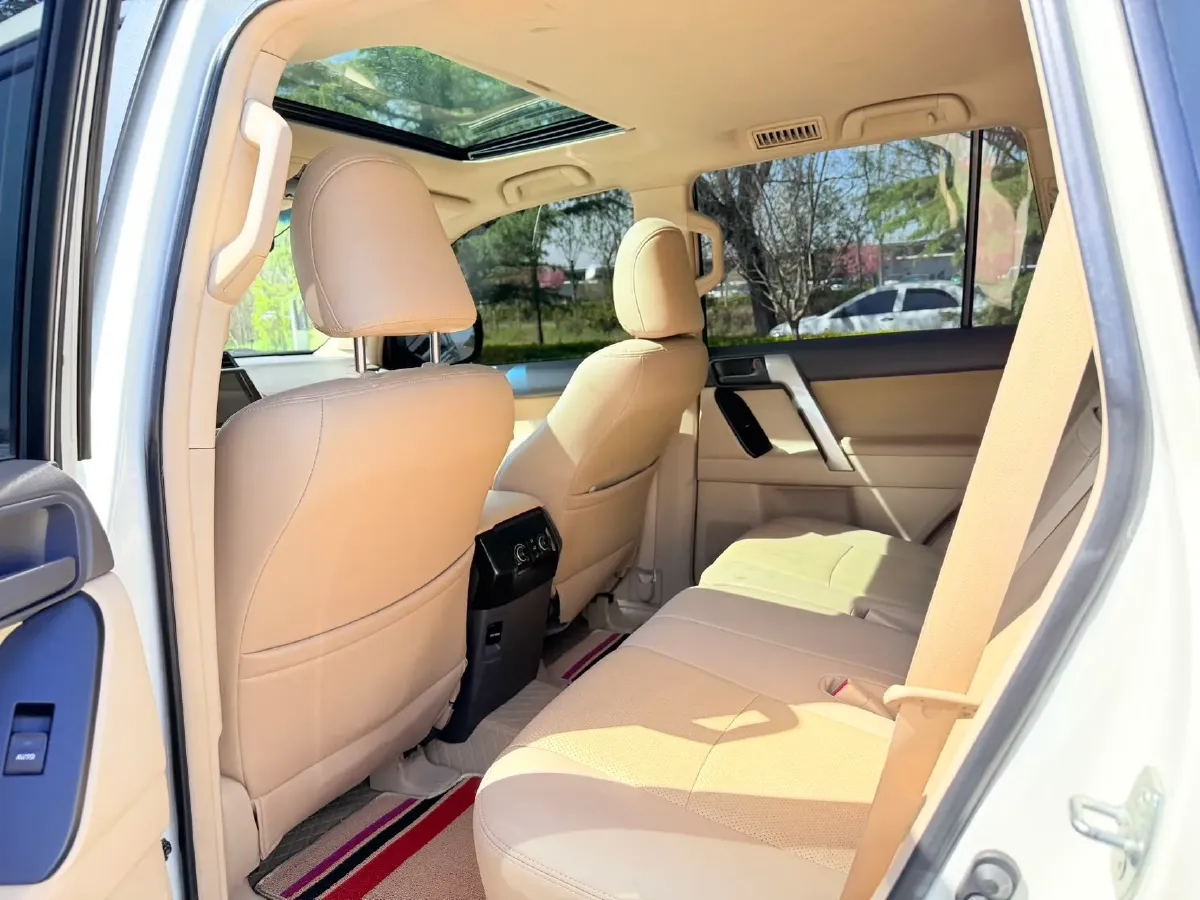 2018 Land Rover Discovery Sport 2.0T 241HP L4 9AT,autocango,china used car exporter,china ev exporter,chinese used car exporter,chinese used ev exporter