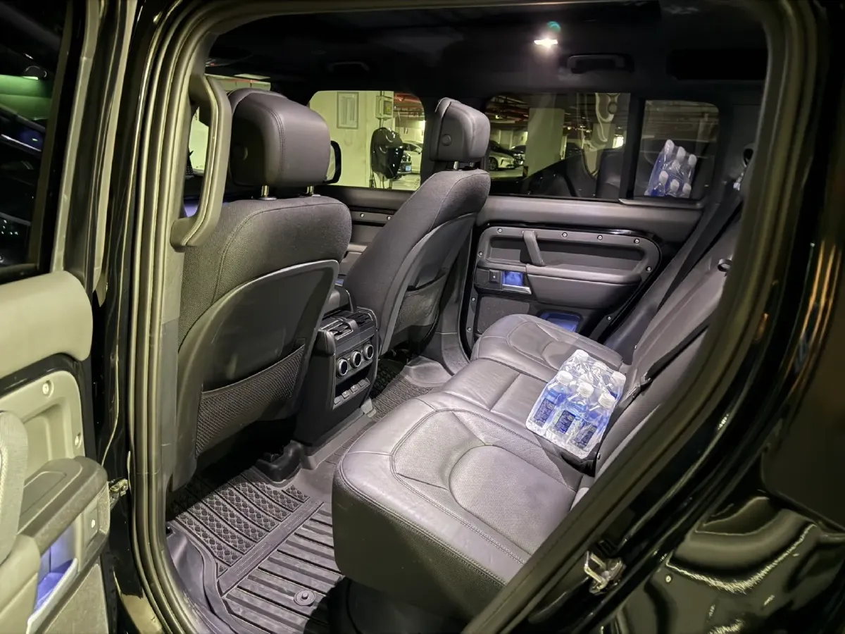 2025 Land Rover Defender 3.0T 400HP L6 8AT,autocango,china used car exporter,china ev exporter,chinese used car exporter,chinese used ev exporter