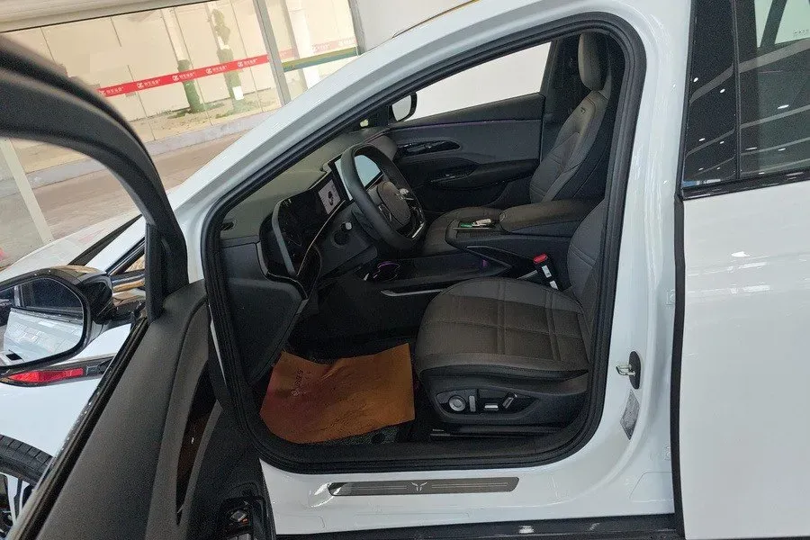 2024 HongQi EH7 BEV 85KWH,autocango,china used car exporter,china ev exporter,chinese used car exporter,chinese used ev exporter