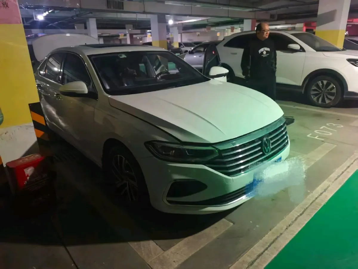 2022 Bestune B70 2.0T 224HP L4 6AT,autocango,china used car exporter,china ev exporter,chinese used car exporter,chinese used ev exporter