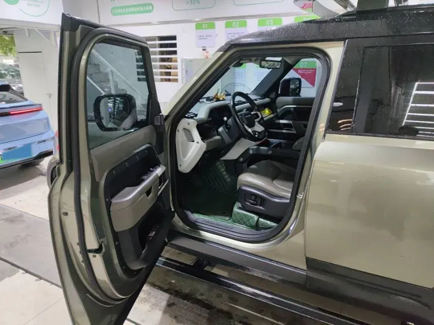 2021 Land Rover Defender 3.0T 400HP L6 8AT,autocango,china used car exporter,china ev exporter,chinese used car exporter,chinese used ev exporter