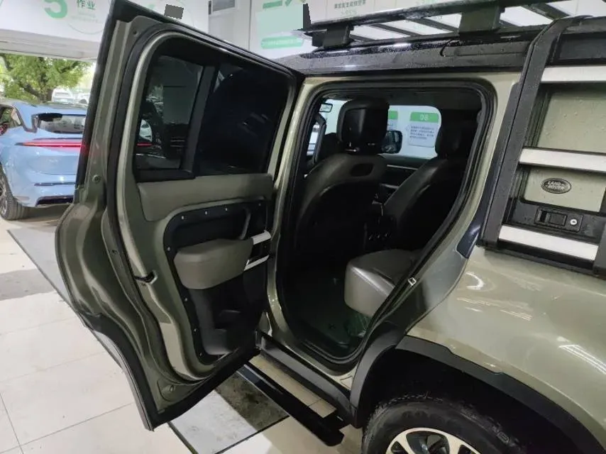 2021 Land Rover Defender 3.0T 400HP L6 8AT,autocango,china used car exporter,china ev exporter,chinese used car exporter,chinese used ev exporter