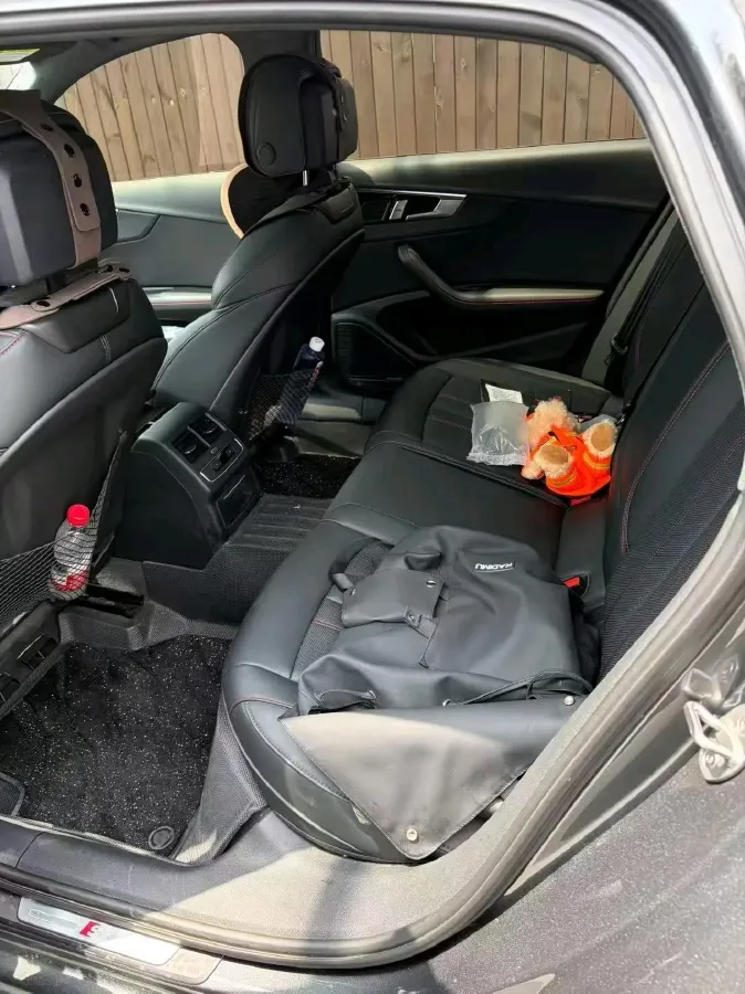 2025 Audi A4L 2.0T 190HP L4 7DCT,autocango,china used car exporter,china ev exporter,chinese used car exporter,chinese used ev exporter