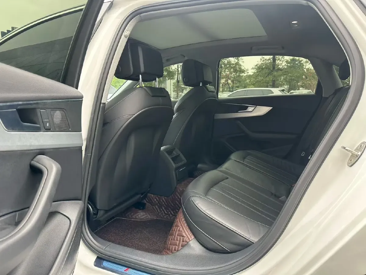 2020 Audi A4L 2.0T 190HP L4 7DCT,autocango,china used car exporter,china ev exporter,chinese used car exporter,chinese used ev exporter