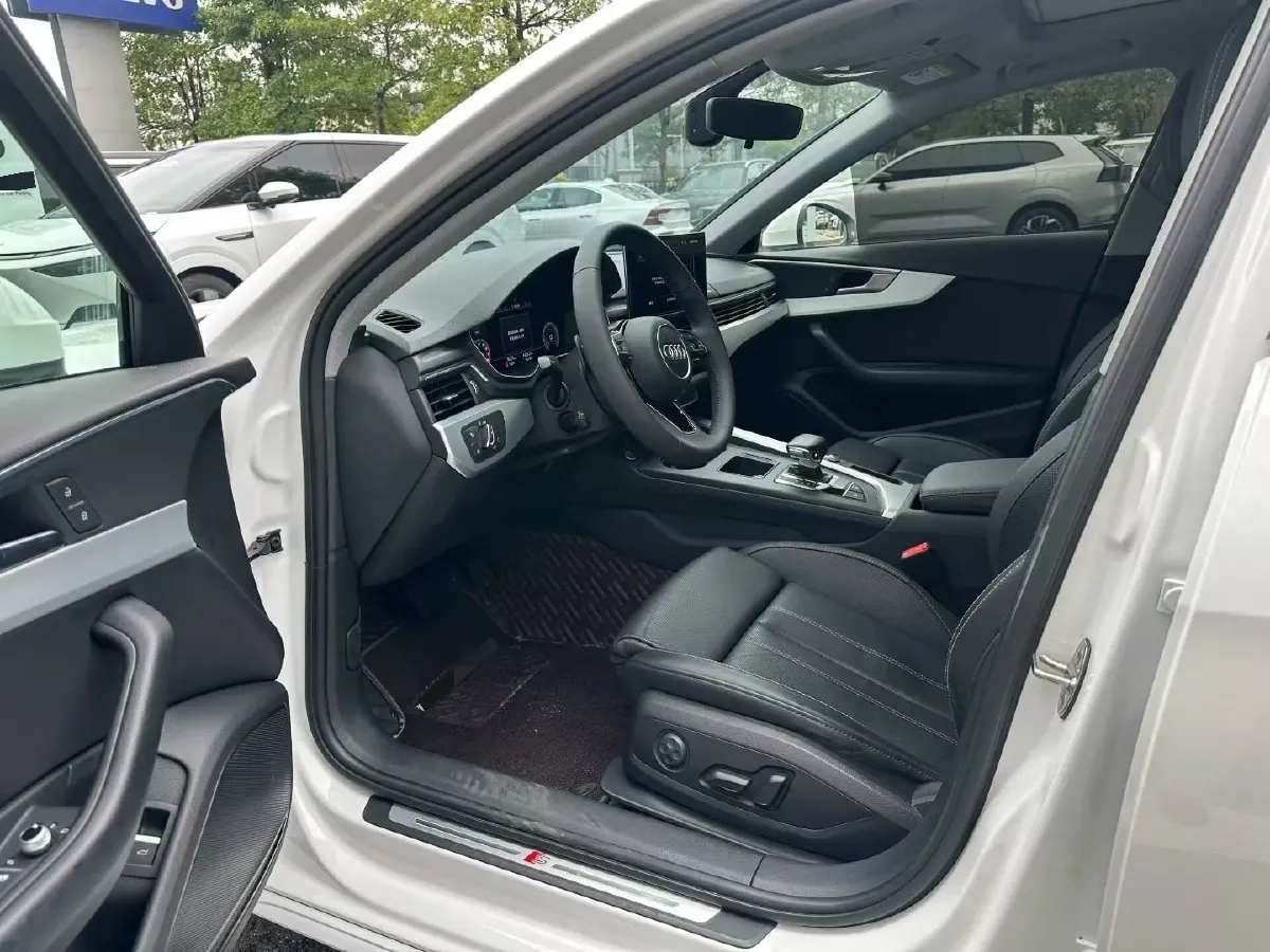 2020 Audi A4L 2.0T 190HP L4 7DCT,autocango,china used car exporter,china ev exporter,chinese used car exporter,chinese used ev exporter