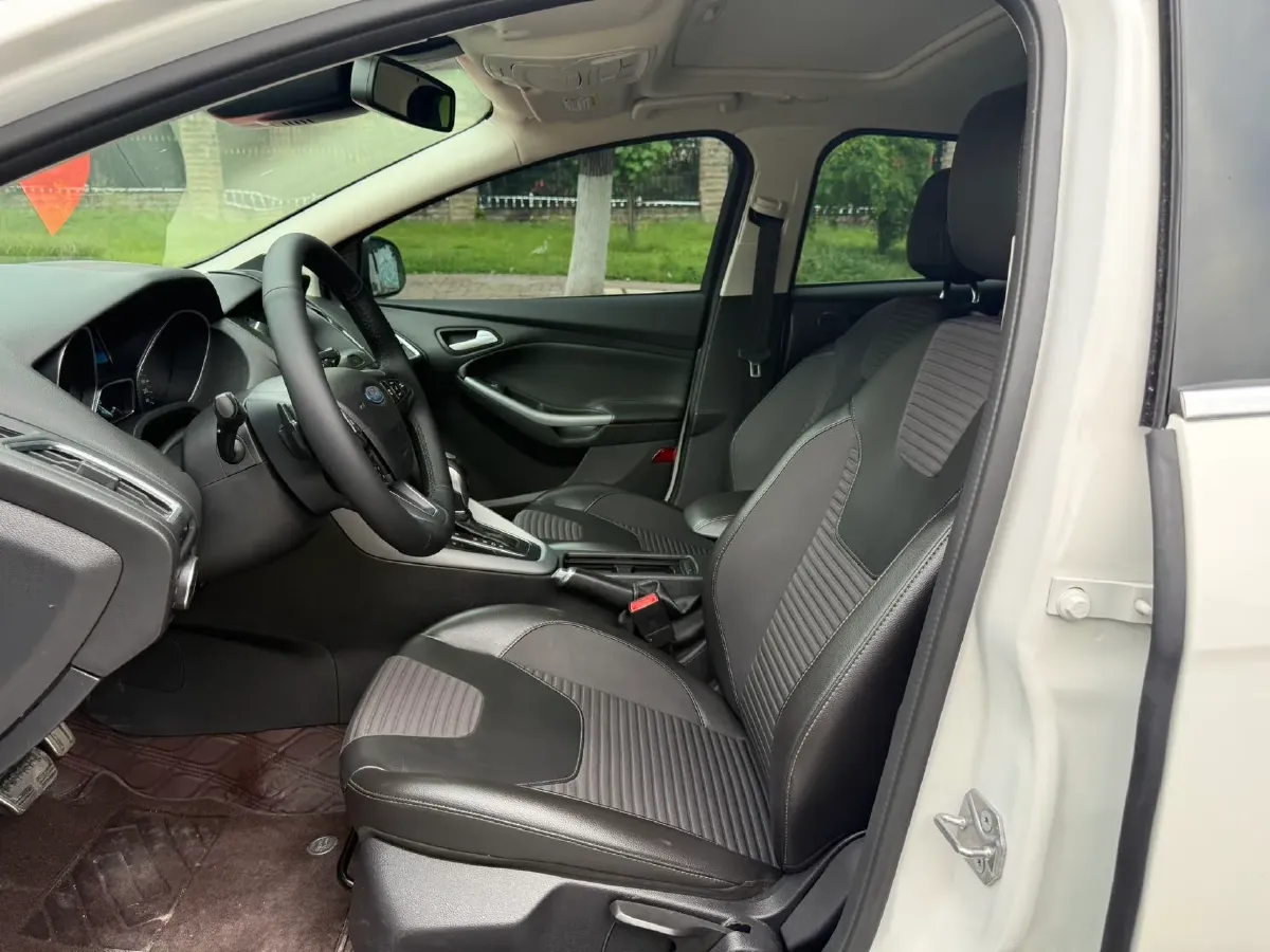 2017 Ford Focus 1.5T 181HP L4 6AT,autocango,china used car exporter,china ev exporter,chinese used car exporter,chinese used ev exporter