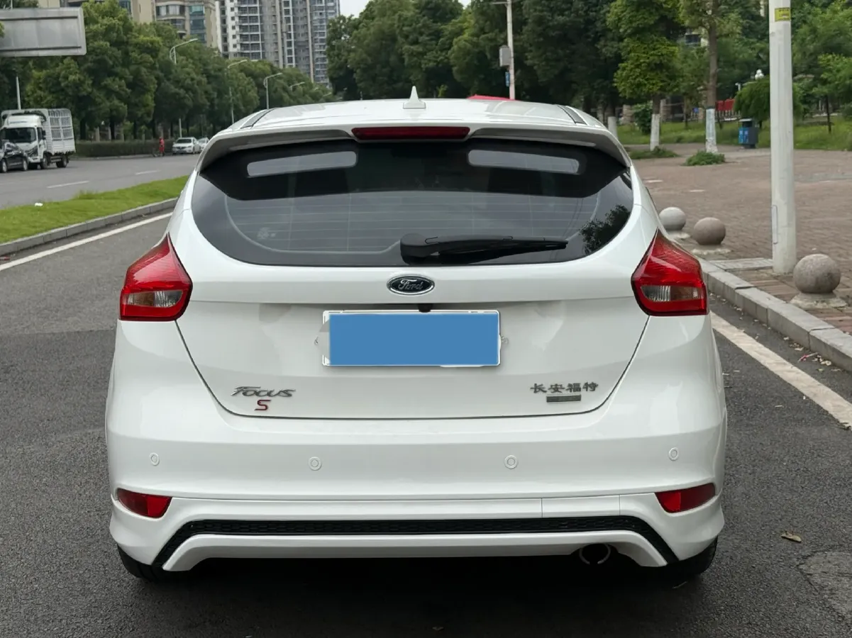 2017 Ford Focus 1.5T 181HP L4 6AT,autocango,china used car exporter,china ev exporter,chinese used car exporter,chinese used ev exporter