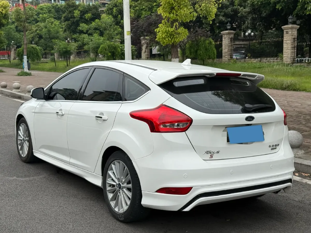 2017 Ford Focus 1.5T 181HP L4 6AT,autocango,china used car exporter,china ev exporter,chinese used car exporter,chinese used ev exporter