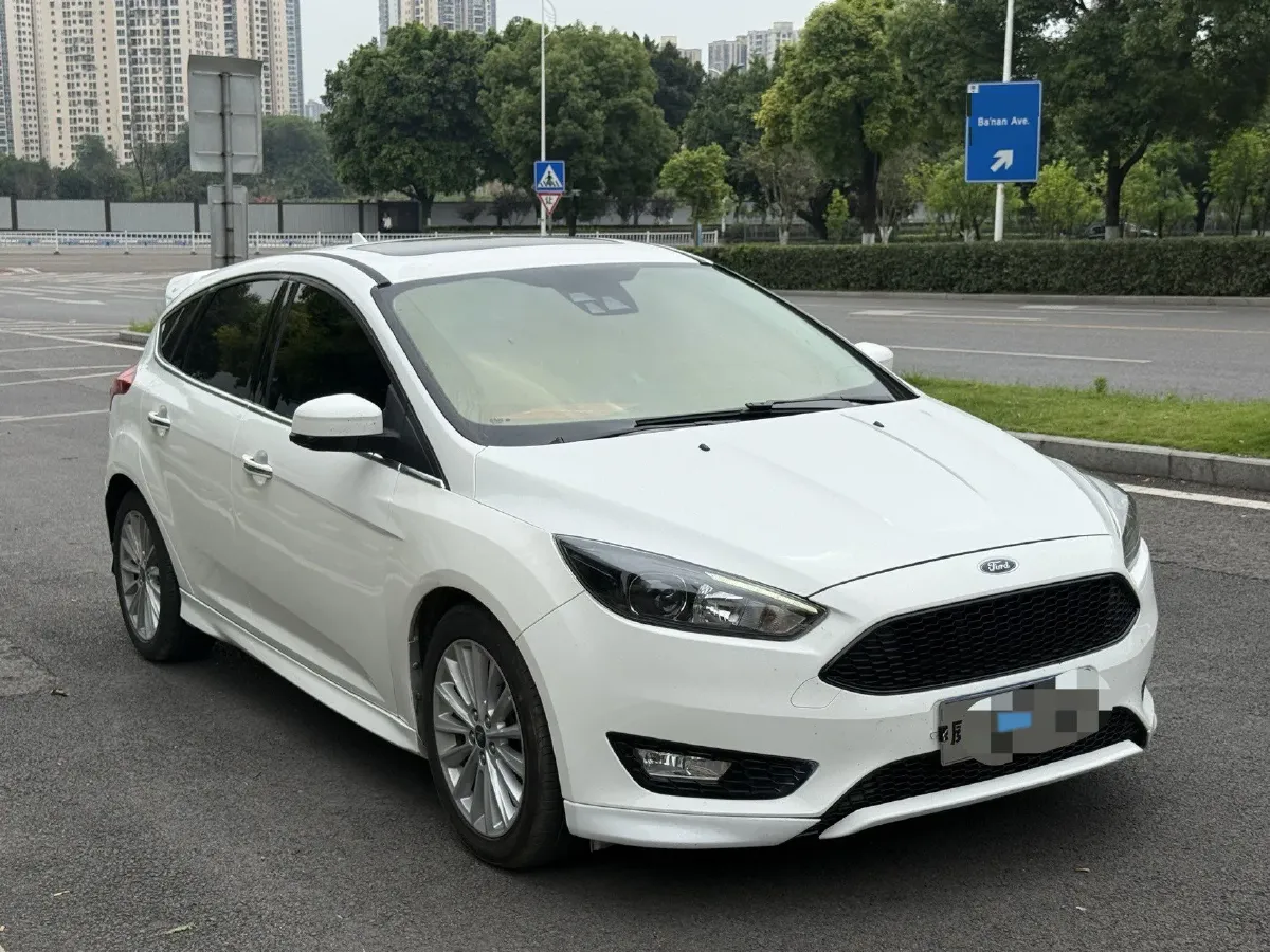 2017 Ford Focus 1.5T 181HP L4 6AT,autocango,china used car exporter,china ev exporter,chinese used car exporter,chinese used ev exporter