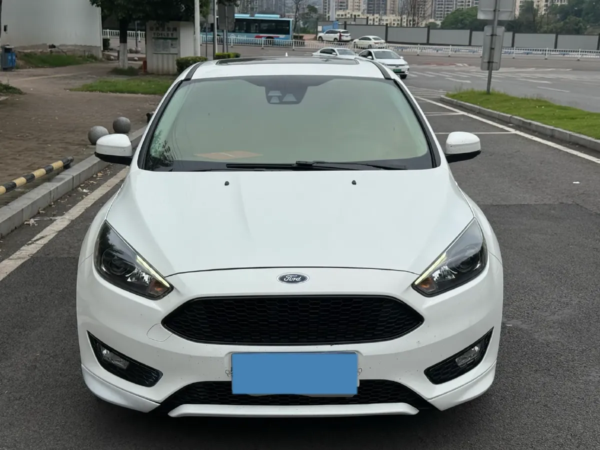 2017 Ford Focus 1.5T 181HP L4 6AT,autocango,china used car exporter,china ev exporter,chinese used car exporter,chinese used ev exporter