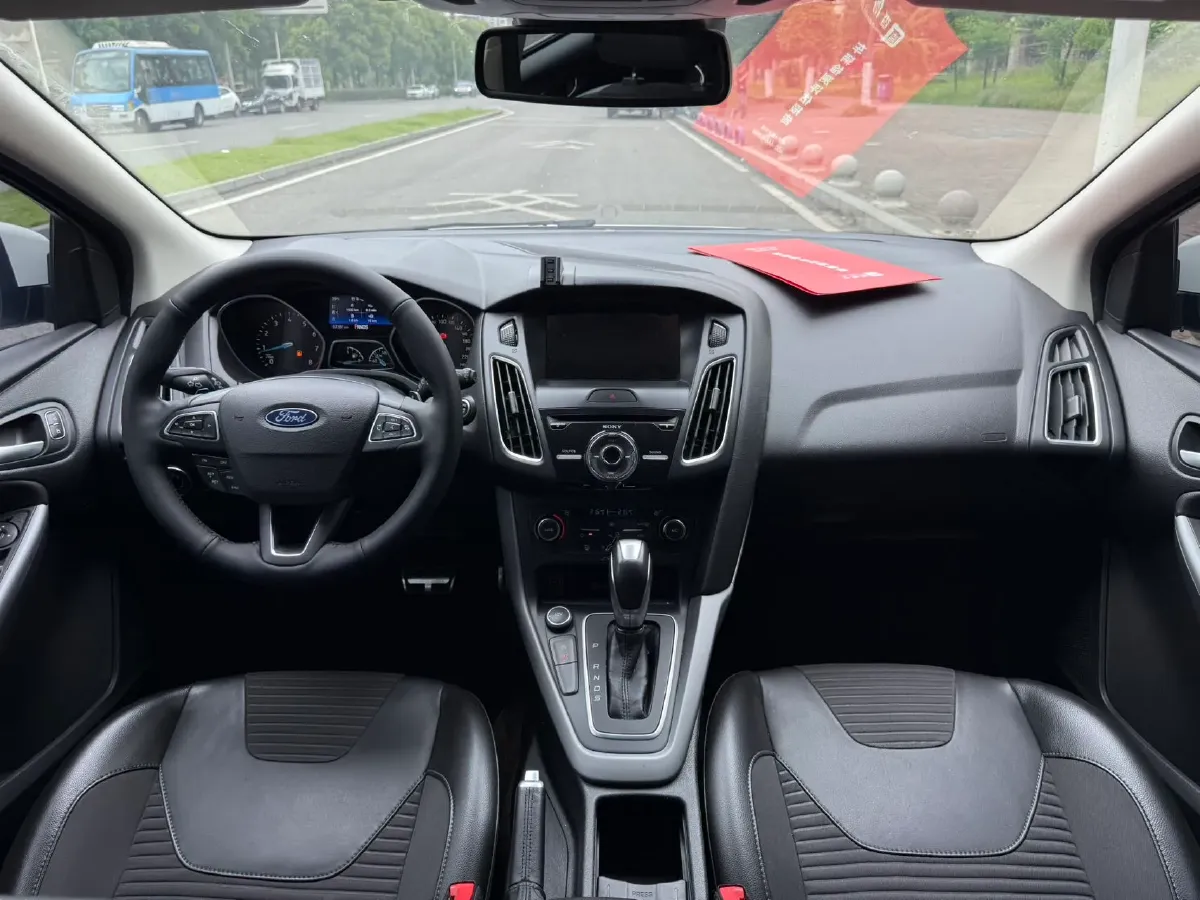 2017 Ford Focus 1.5T 181HP L4 6AT,autocango,china used car exporter,china ev exporter,chinese used car exporter,chinese used ev exporter