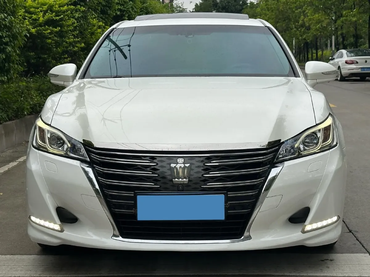2018 Toyota Crown 2.0T 235HP L4 8AT,autocango,china used car exporter,china ev exporter,chinese used car exporter,chinese used ev exporter
