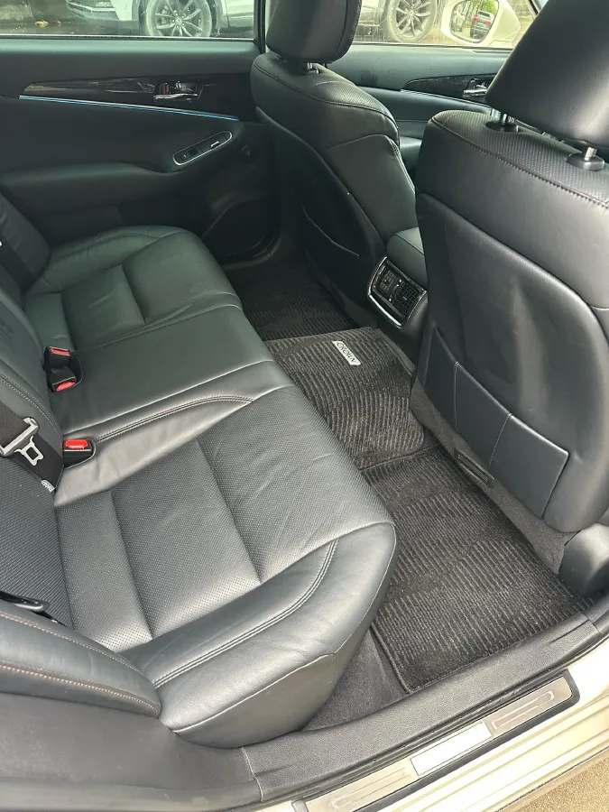 2018 Toyota Crown 2.0T 235HP L4 8AT,autocango,china used car exporter,china ev exporter,chinese used car exporter,chinese used ev exporter