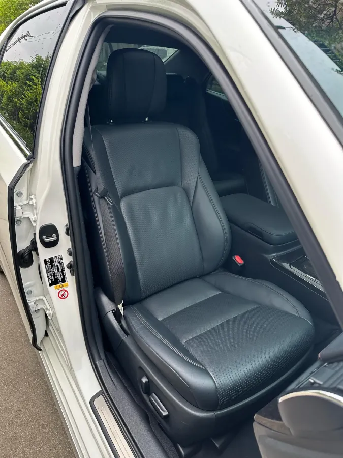 2018 Toyota Crown 2.0T 235HP L4 8AT,autocango,china used car exporter,china ev exporter,chinese used car exporter,chinese used ev exporter