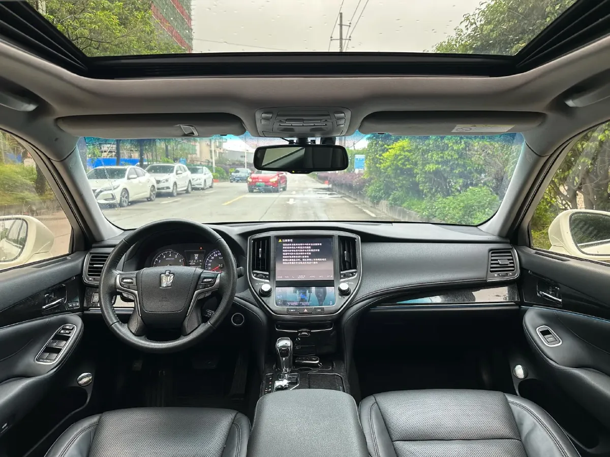 2018 Toyota Crown 2.0T 235HP L4 8AT,autocango,china used car exporter,china ev exporter,chinese used car exporter,chinese used ev exporter