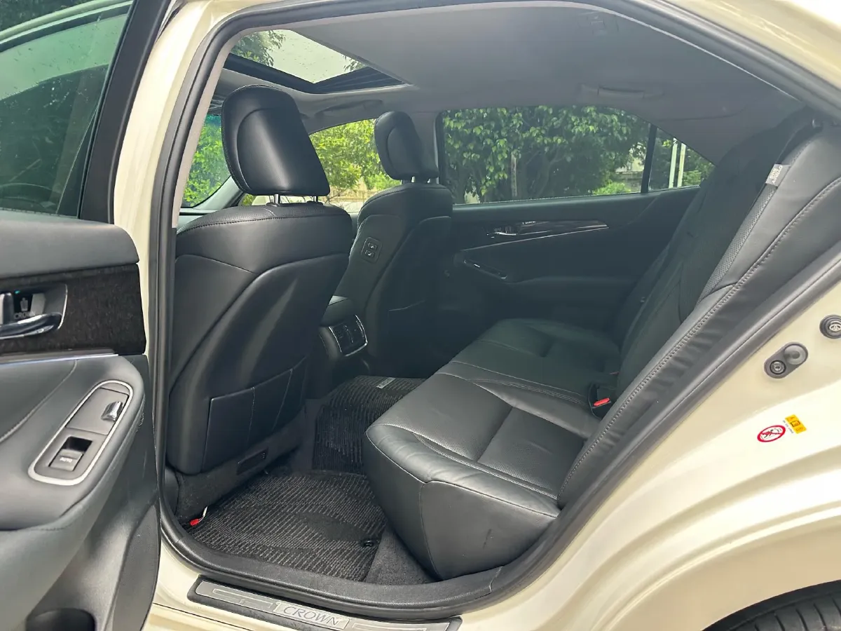 2018 Toyota Crown 2.0T 235HP L4 8AT,autocango,china used car exporter,china ev exporter,chinese used car exporter,chinese used ev exporter