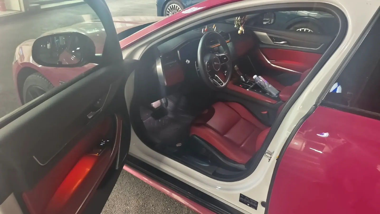 2021 Jaguar XFL 2.0T 250HP L4 8AT,autocango,china used car exporter,china ev exporter,chinese used car exporter,chinese used ev exporter