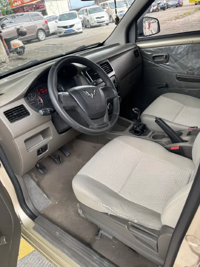 2016 WuLing RongGuang V 1.5L 112HP L4 5MT,autocango,china used car exporter,china ev exporter,chinese used car exporter,chinese used ev exporter