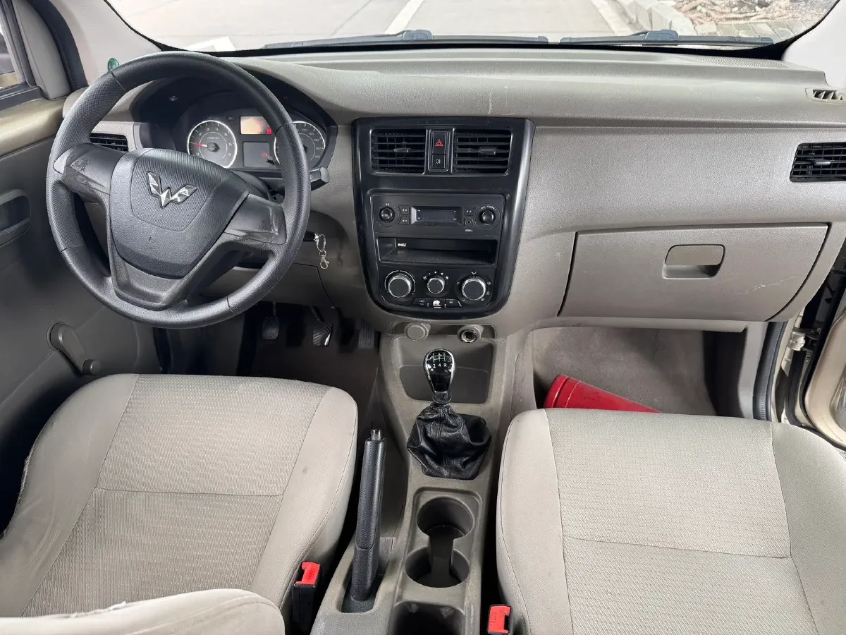 2016 WuLing RongGuang V 1.5L 112HP L4 5MT,autocango,china used car exporter,china ev exporter,chinese used car exporter,chinese used ev exporter