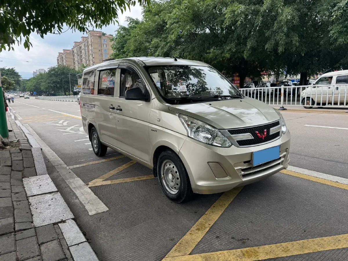 2016 WuLing RongGuang V 1.5L 112HP L4 5MT,autocango,china used car exporter,china ev exporter,chinese used car exporter,chinese used ev exporter