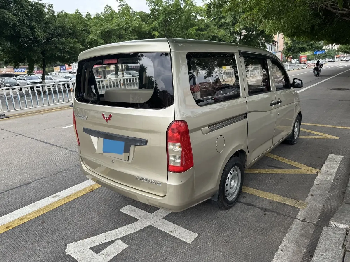 2016 WuLing RongGuang V 1.5L 112HP L4 5MT,autocango,china used car exporter,china ev exporter,chinese used car exporter,chinese used ev exporter