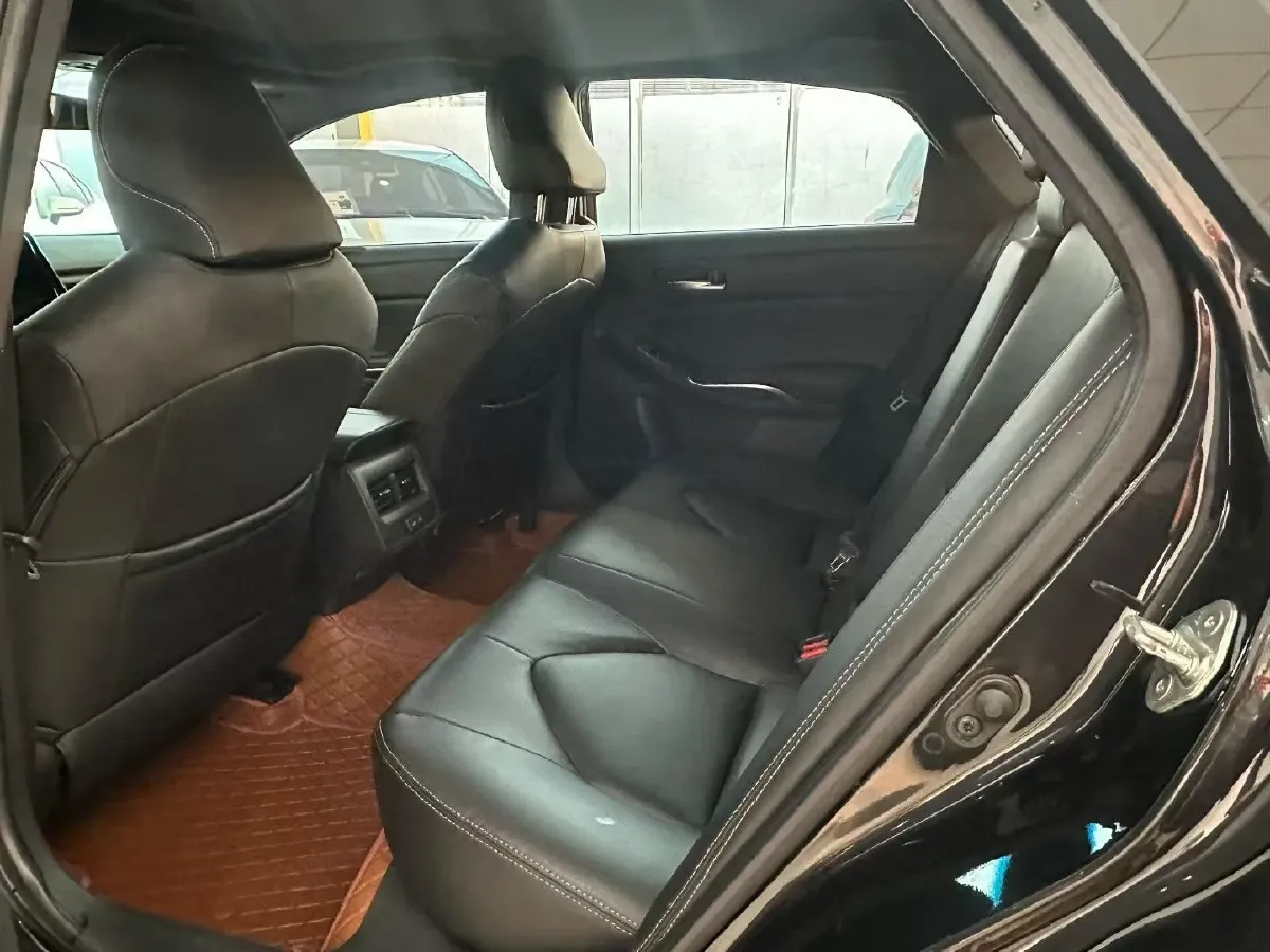 2026 HongQi HS6 PHEV 1.5T 150HP L4 1DHT PHEV,autocango,china used car exporter,china ev exporter,chinese used car exporter,chinese used ev exporter