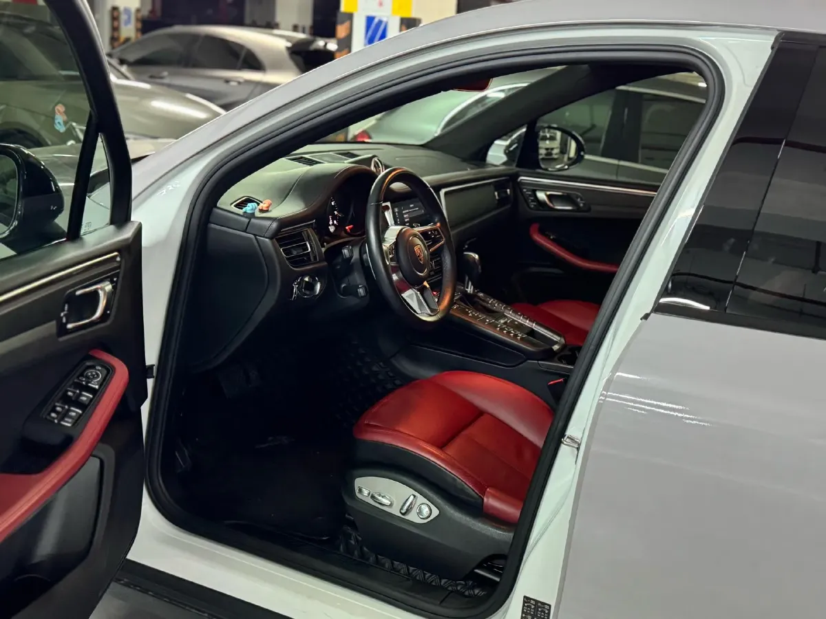 2018 Porsche Macan 2.0T 252HP L4 7DCT,autocango,china used car exporter,china ev exporter,chinese used car exporter,chinese used ev exporter