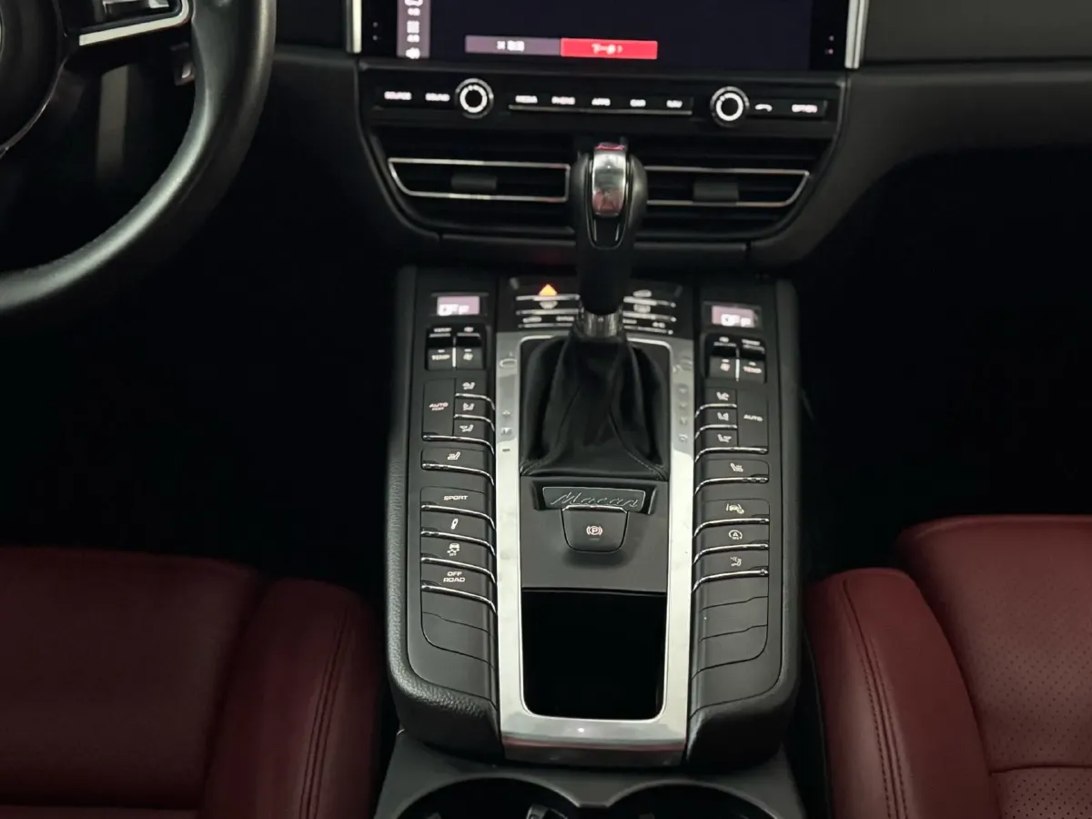 2018 Porsche Macan 2.0T 252HP L4 7DCT,autocango,china used car exporter,china ev exporter,chinese used car exporter,chinese used ev exporter