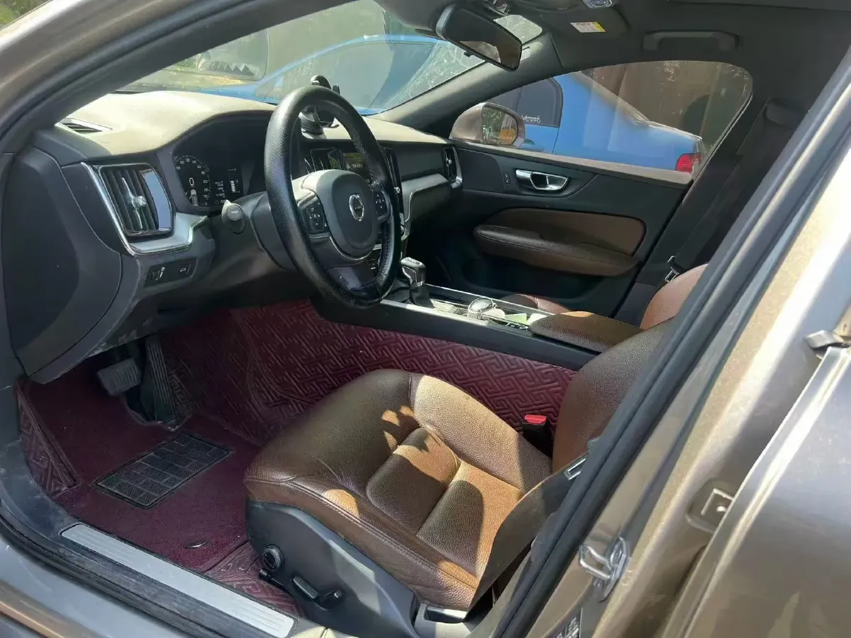 2021 Volvo S60 2.0T 190HP L4 8AT,autocango,china used car exporter,china ev exporter,chinese used car exporter,chinese used ev exporter