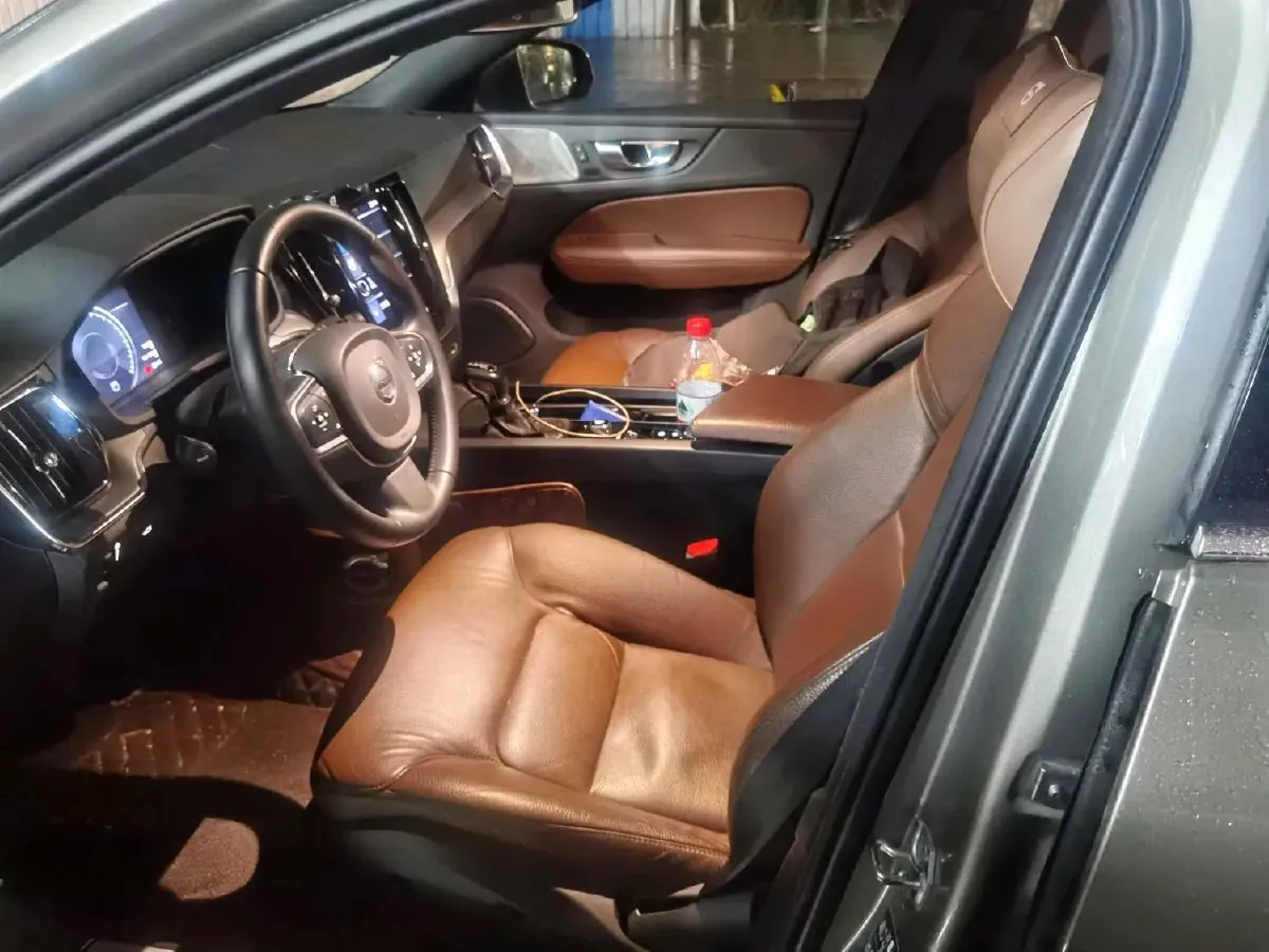 2021 Volvo S60 2.0T 190HP L4 8AT,autocango,china used car exporter,china ev exporter,chinese used car exporter,chinese used ev exporter