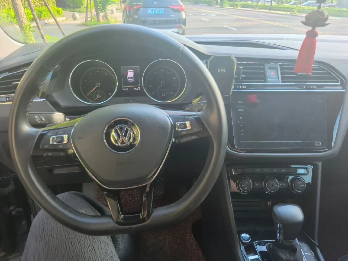 2019 HongQi HS5 2.0T 224HP L4 6AT,autocango,china used car exporter,china ev exporter,chinese used car exporter,chinese used ev exporter