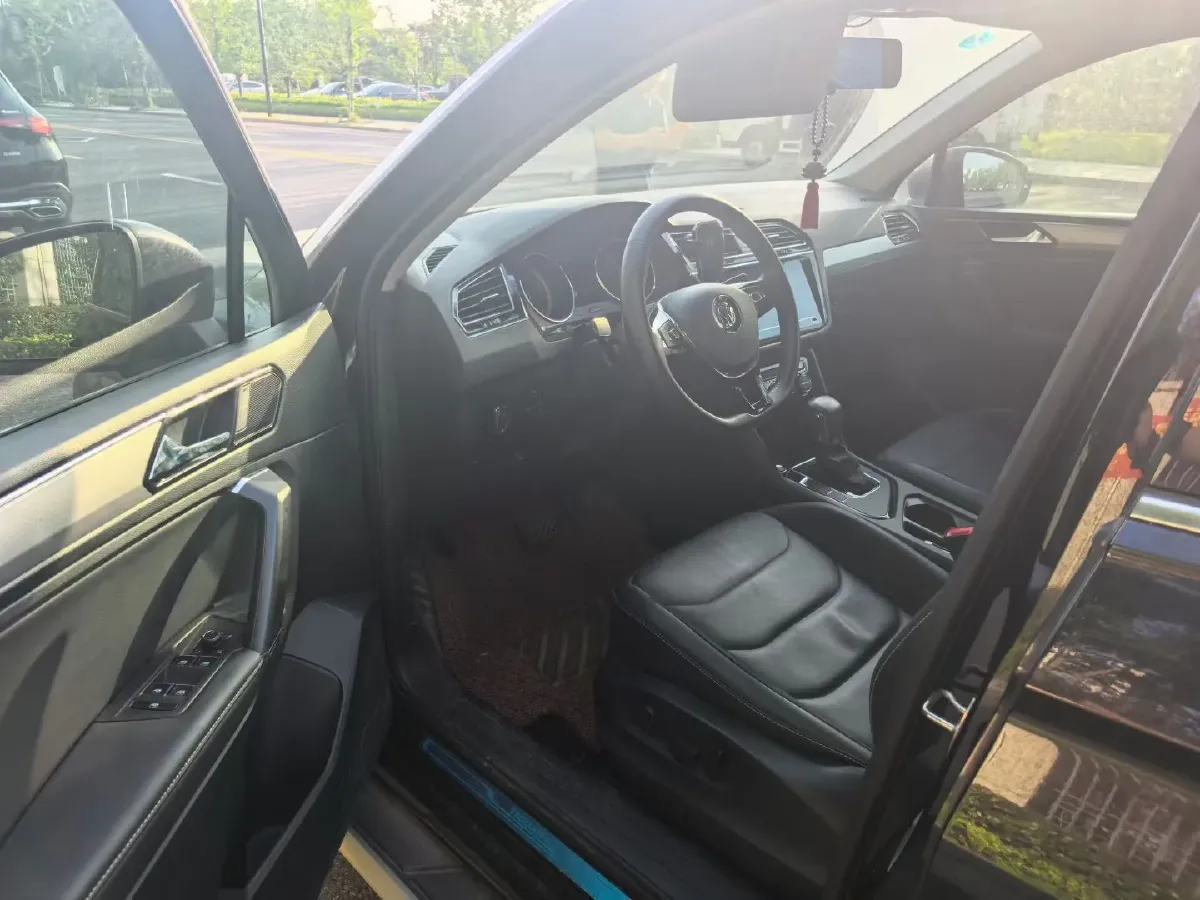 2019 HongQi HS5 2.0T 224HP L4 6AT,autocango,china used car exporter,china ev exporter,chinese used car exporter,chinese used ev exporter