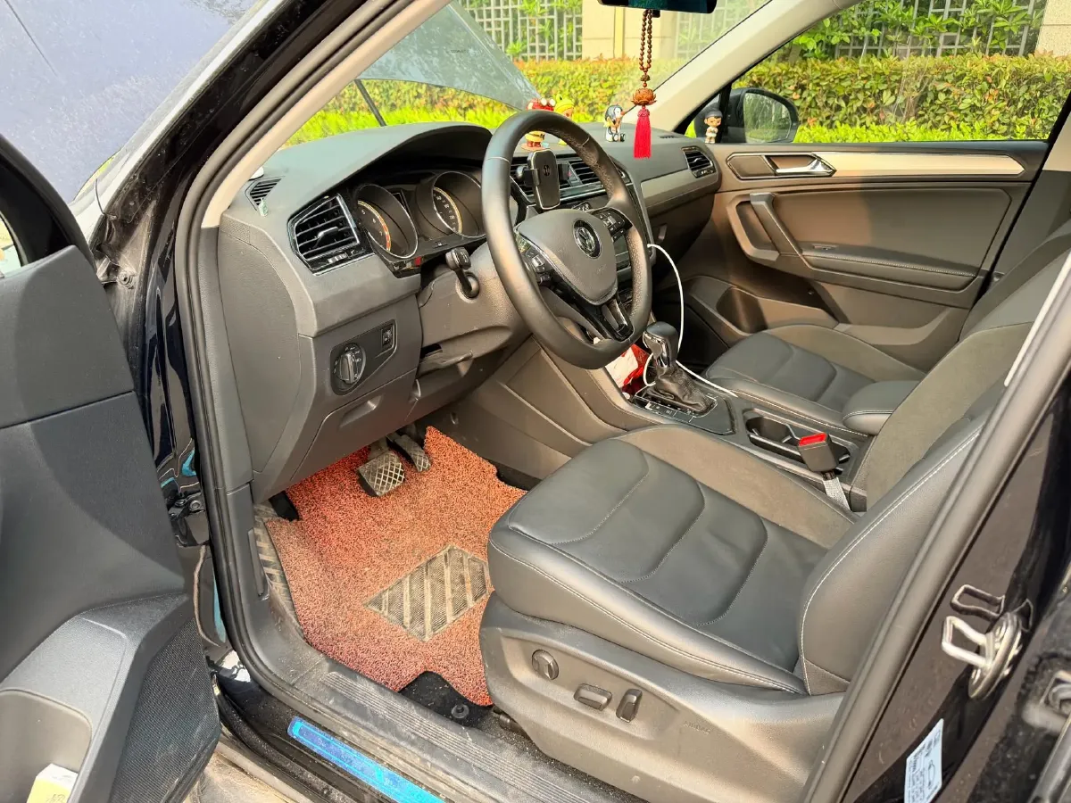 2019 HongQi HS5 2.0T 224HP L4 6AT,autocango,china used car exporter,china ev exporter,chinese used car exporter,chinese used ev exporter