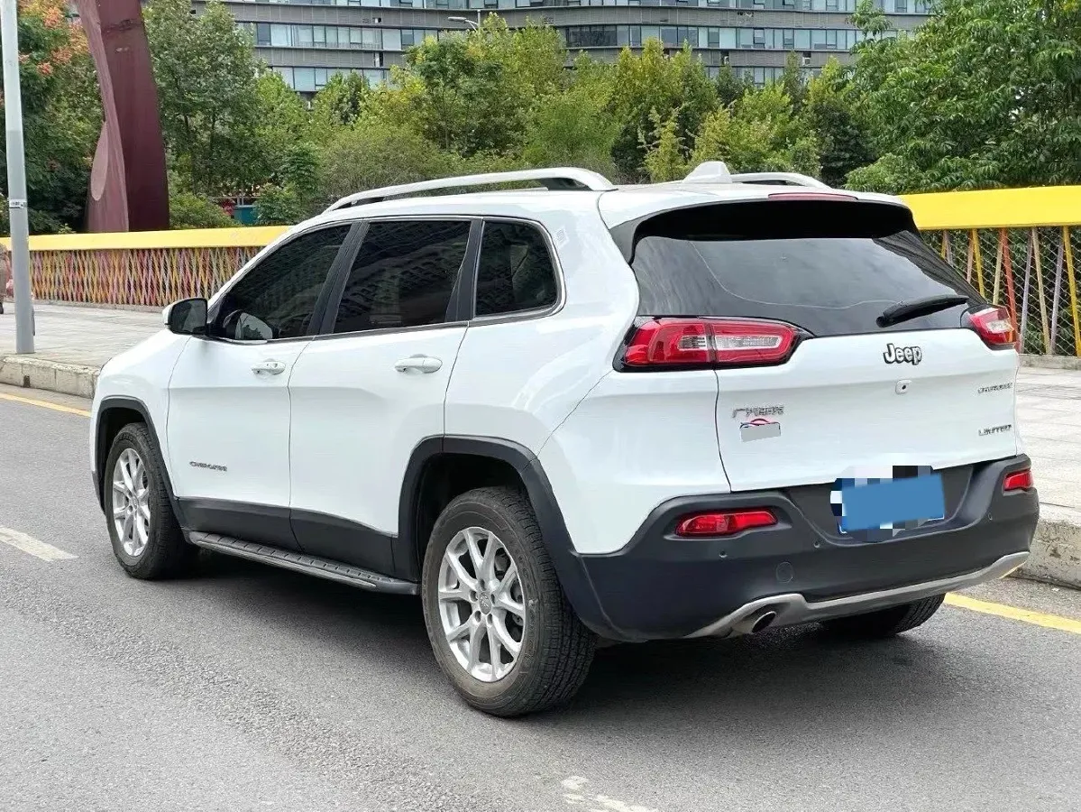 2017 Jeep Cherokee 2.4L 175HP L4 9AT,autocango,china used car exporter,china ev exporter,chinese used car exporter,chinese used ev exporter