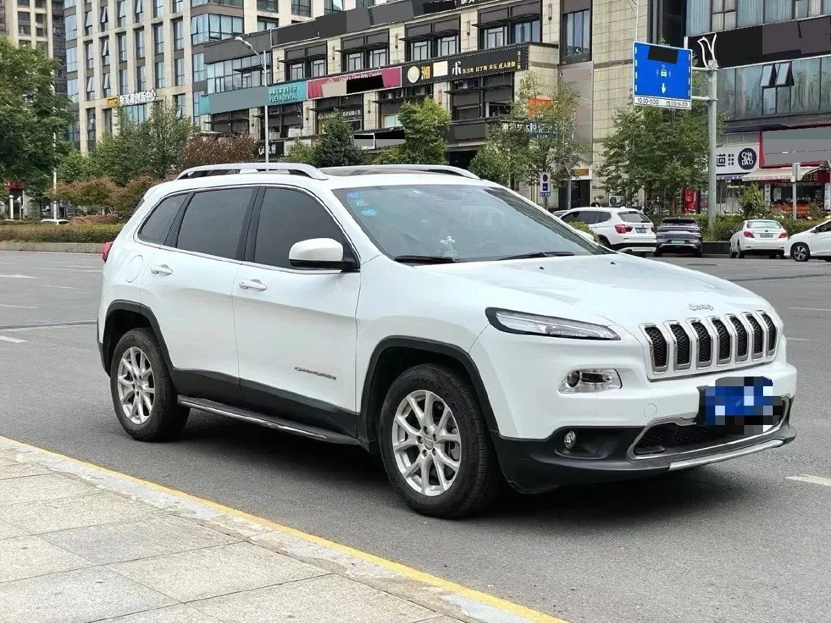 2017 Jeep Cherokee 2.4L 175HP L4 9AT,autocango,china used car exporter,china ev exporter,chinese used car exporter,chinese used ev exporter