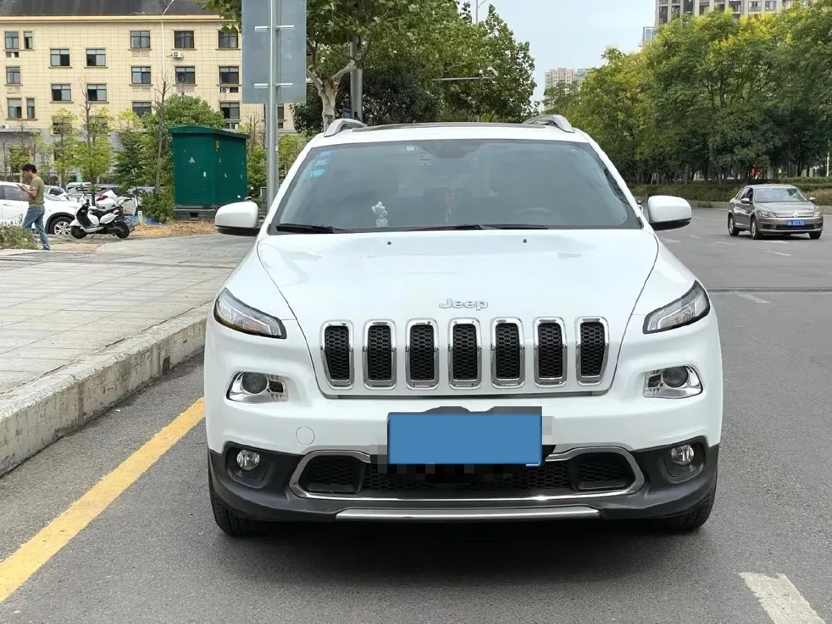2017 Jeep Cherokee 2.4L 175HP L4 9AT,autocango,china used car exporter,china ev exporter,chinese used car exporter,chinese used ev exporter